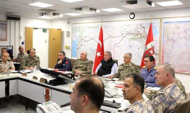 Bakan Akar'ın, Barış Pınarı Harekatı'nı sevk ve idare ettiği anlar objektife yansıdı