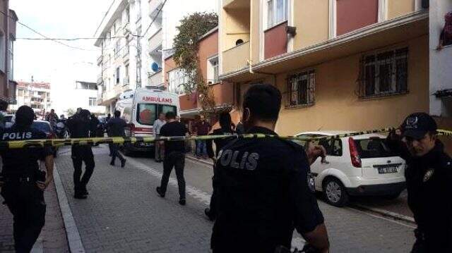 Hırsız evde karşılaştığı kadını bıçaklayarak öldürdü Hırsız, evde karşılaştığı kadının boğazını keserek öldürdü