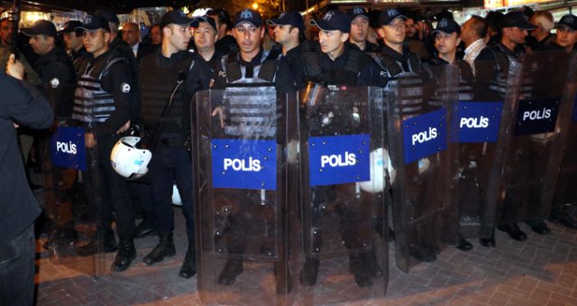 Barış Pınarı Harekatı'nı protesto eden HDP'lilere müdahale: 11 kişiye gözaltı