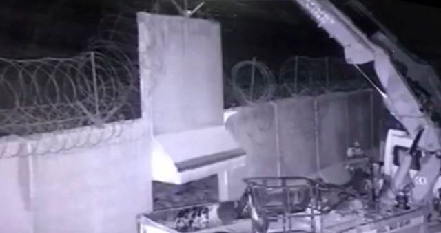 Komandolarımızın duvarları kaldırıp Suriye'ye girdiği anların videosu ortaya çıktı