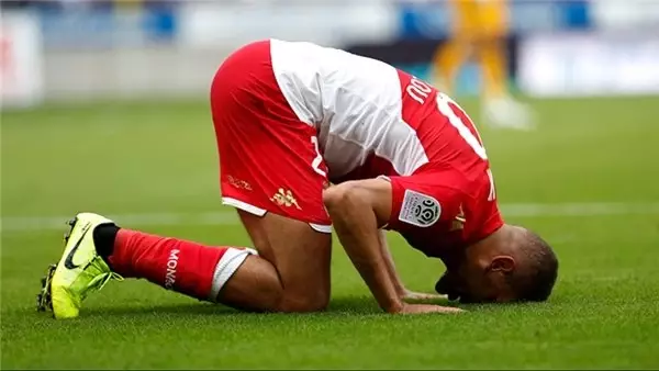 Islam Slimani tarih yazmaya devam ediyor!