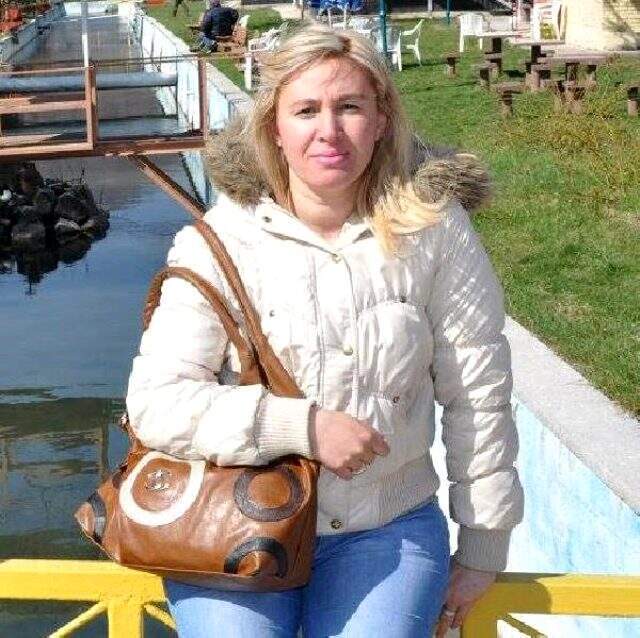 Eski eşini satırla yaralayan saldırgana mahalleliden dayak