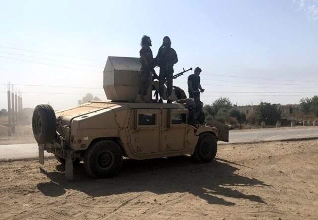 Teröristler ABD'nin verdiği milyonluk araçları bırakıp kaçtı