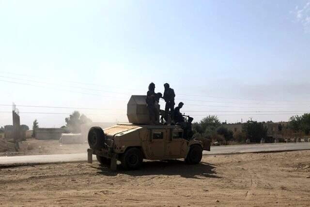 Teröristler ABD'nin verdiği milyonluk araçları bırakıp kaçtı