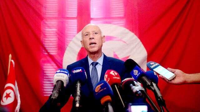 Tunus'un yeni cumhurbaşkanı Anayasa Profesörü Kays Said oldu Tunus'un yeni cumhurbaşkanı Anayasa Profesörü Kays Said oldu