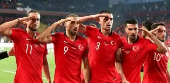 Milan, asker selamı veren Hakan Çalhanoğlu ile yollarını ayırma kararı aldı!