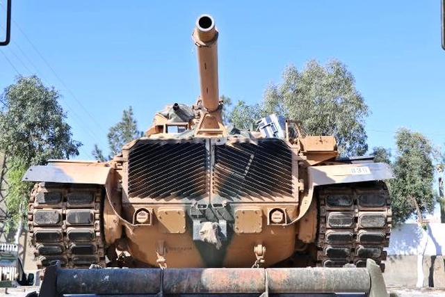 TSK tarafından Suriye sınırındaki birliklere tank sevkiyatı devam ediyor