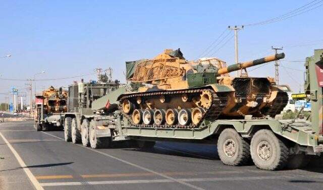 TSK tarafından Suriye sınırındaki birliklere tank sevkiyatı devam ediyor. <a class='keyword-sd' href='/tsk/' title='TSK'>TSK</a> tarafından Suriye sınırındaki birliklere tank sevkiyatı devam ediyor