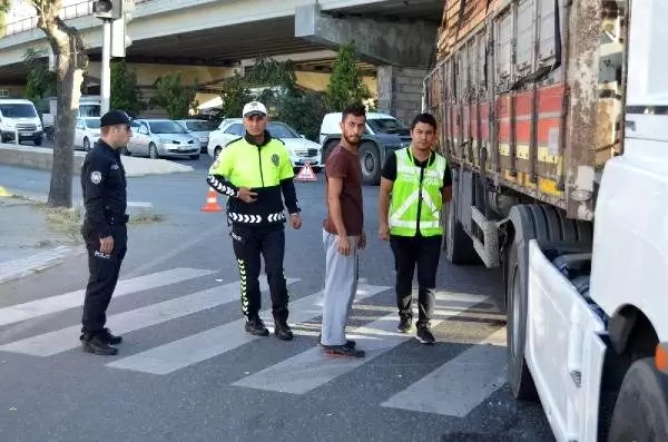 Tırın çarptığı simitçinin bacağı koptu