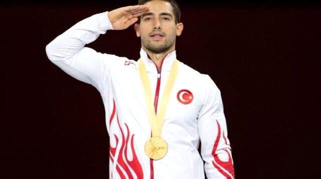 Asker selamı veren Türk sporculara, komandolar Tel Abyad'dan selam gönderdi