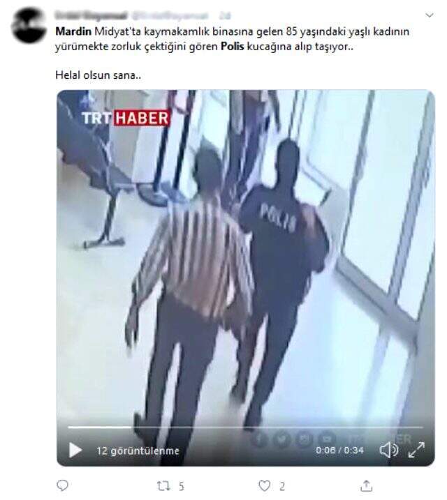 Mardin'de polis, yürümekte zorlanan 85 yaşındaki kadını kucağında taşıdı Mardin'de bir polis, yürümekte zorlanan 85 yaşındaki kadını kucağında taşıdı