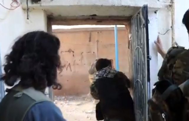Resulayn'da Milli Suriye Ordusu ile teröristlerin çatışma anları görüntülendi