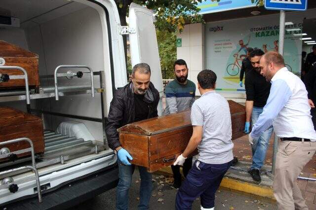 Eski eşini öldüren şahsın bir hafta önce uzaklaştırma cezası aldığı öğrenildi Eski karısını öldüren katil kocanın bir hafta önce uzaklaştırma cezası aldığı ortaya çıktı