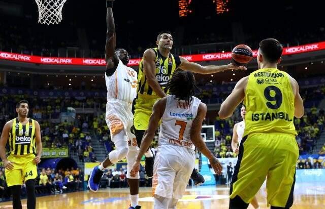 Fenerbahçe Beko, Kirolbet Baskonia'yı 87-80 yendi!