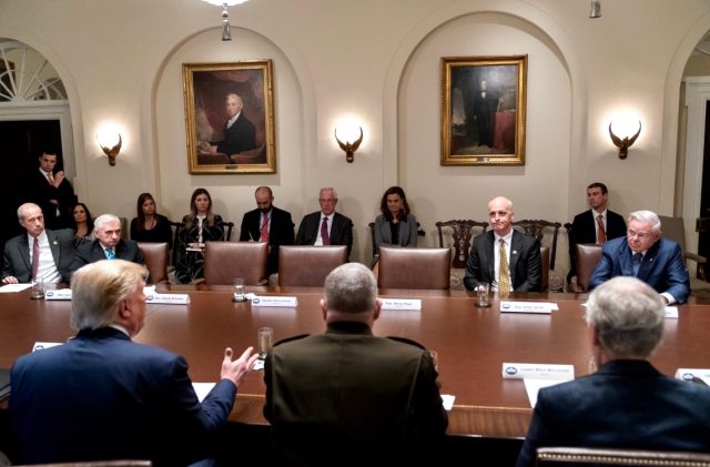 Suriye toplantısında Trump sinir krizi geçirdi, demokrat liderler toplantıyı terk etti
