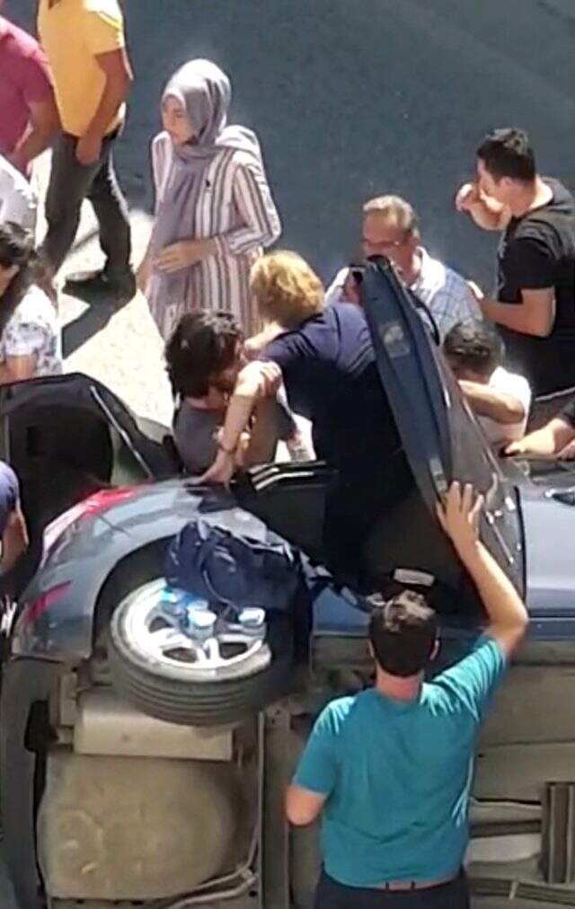 Bebek, anne ve anneannenin ölümden döndüğü kaza kamerada Bebek, anne ve anneannenin ölümden döndüğü kaza kamerada
