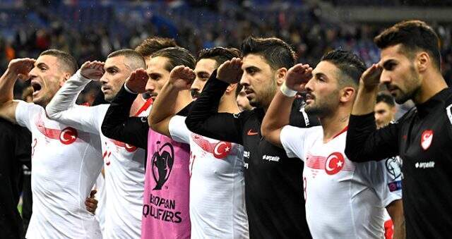 Göksel Gümüşdağ: Fenerbahçe İrfan Can, Mahmut ve Mert'i istedi Göksel Gümüşdağ: Fenerbahçe İrfan Can, Mahmut ve Mert'i istedi