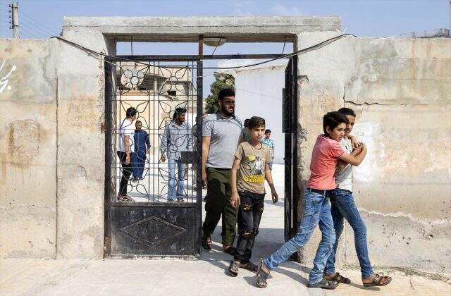 Tel Abyad'da terör tehdidinden uzak ilk cuma namazı Tel Abyad'da 4 yıl sonra coşkuyla kılınan ilk cuma namazı!