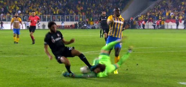 Ankaragücü-Beşiktaş maçında Elneny'nin pozisyonu tartışma yarattı