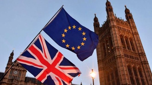 Brexit: İngiltere Parlamentosu 37 yıl sonra Cumartesi günü toplandı, gündeminde AB'yle varılan...