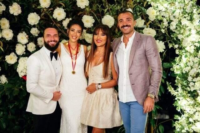 Demet Akalın, Berkay'ın eşi Özlem Ada Şahin ile hediye saat yüzünden tartıştı