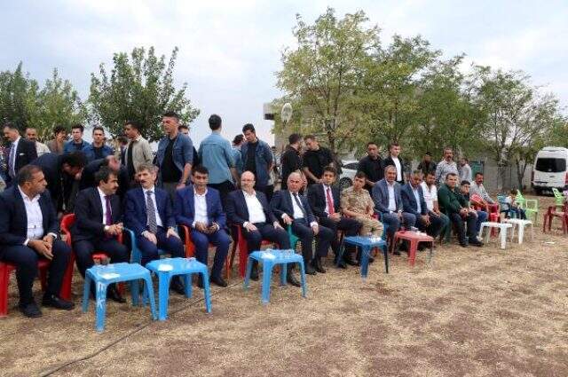 Diyarbakır annelerinin sembol ismi Hacire anne terör örgütünün elinden kurtardığı oğlunu evlendirdi Diyarbakır annelerinin sembol ismi Hacire anne terör örgütünün elinden kurtardığı oğlunu evlendirdi