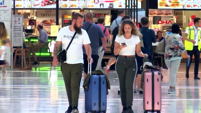 Antalya kendi tarihi rekorunu 14 milyon turistle kırdı