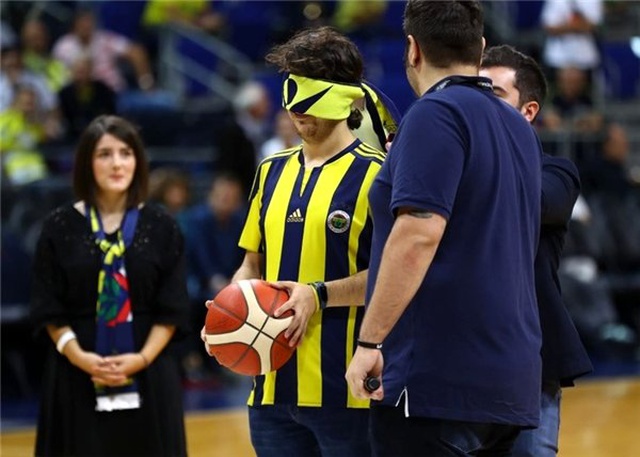 Fenerbahçe Beko maçında sürpriz teklif!