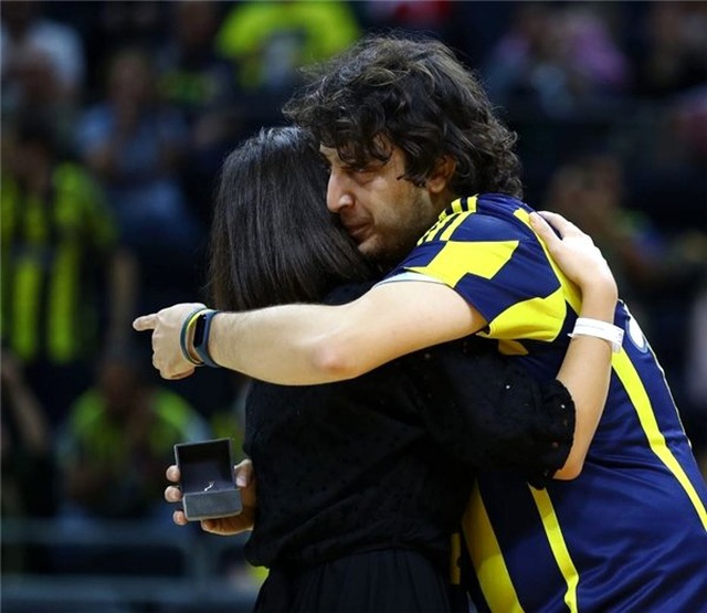Fenerbahçe Beko maçında sürpriz teklif!