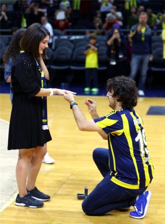 Fenerbahçe Beko maçında sürpriz teklif!