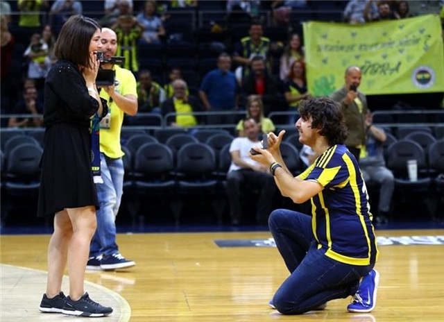 Fenerbahçe Beko maçında sürpriz teklif!
