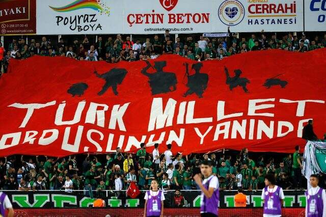 Fenerbahçeli futbolculardan Mehmetçik'e destek Fenerbahçeli futbolculardan Mehmetçik'e destek