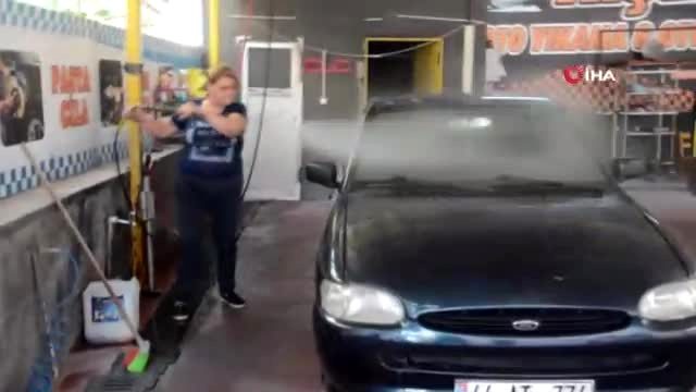 Kocasının vefatı üzerine açtığı oto yıkamada birçok kadına örnek oluyor