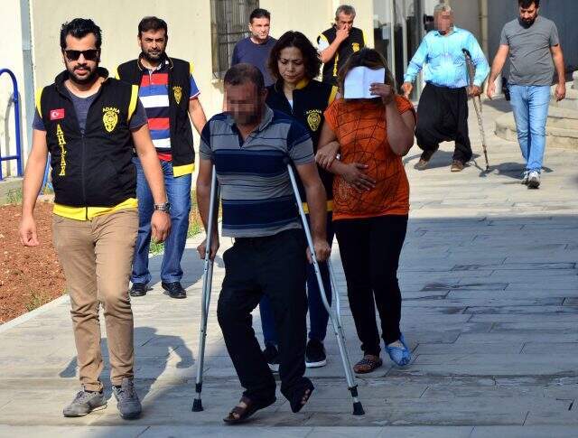 Kente mikrop gibi yayılan fuhuş çetesi çökertildi! Çetenin liderleri engelli çıktı Kente mikrop gibi yayılan fuhuş çetesi çökertildi! Çetenin liderleri engelli çıktı