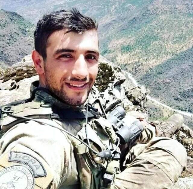 Acılı babanın şehit olan oğluna son bakışı yürekleri dağladı