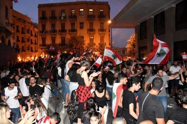 Lübnan'da göstericiler genel grev ve protestolara devam çağrısı yapıyor Lübnan'da göstericiler, genel grev ve protestolara devam çağrısı yapıyor