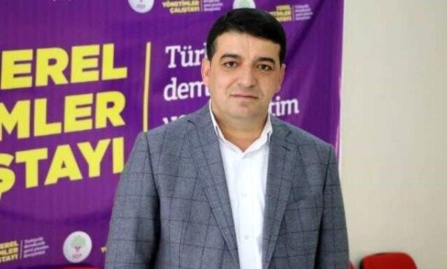 Görevden uzaklaştırılan Diyarbakır Büyükşehir eski belediye başkanı ile üç HDP'li başkan gözaltına alındı