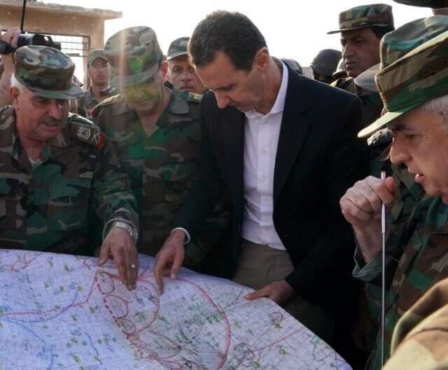 Beşar Esed, İdlib'de askerlerle bir araya geldi