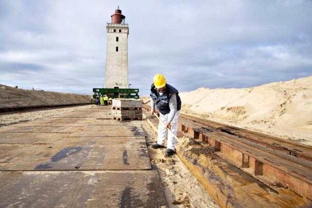 Danimarka'da 120 yıllık deniz feneri karadan yürütülüyor