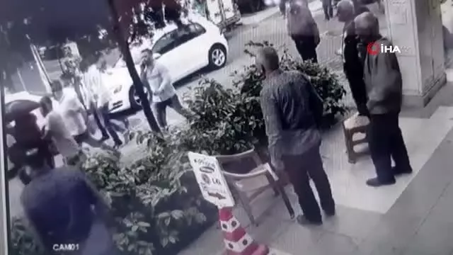 Manisa'da 11 yaşındaki erkek çocuğa cinsel istismarda bulunan adamı önce dövdüler, sonra polise teslim ettiler