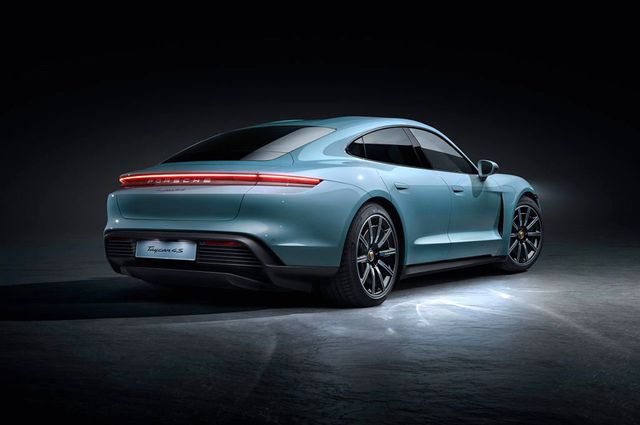 Porsche Taycan ailesine yeni üye: Taycan 4S