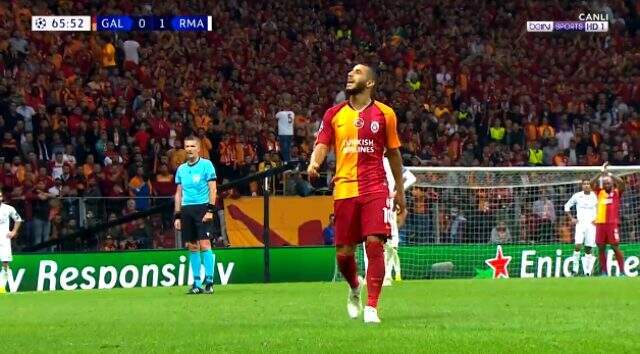 Younes Belhanda, oyundan çıkarken kendisini ıslıklayan taraftarlara tepki gösterdi!