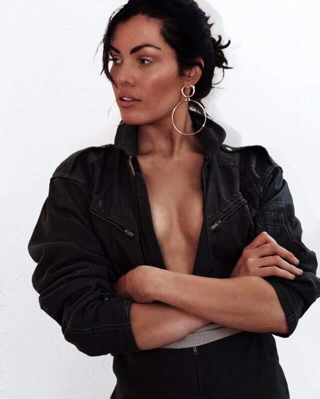 54 yaşındaki İlker İnanoğlu, kendisinden 30 yaş küçük sevgilisiyle görüntülendi