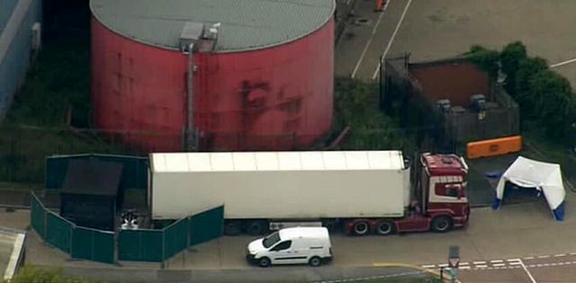 İngiltere'de 39 cesedin bulunduğu kamyonun şoförü gözaltına alındı