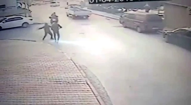 İstanbul'da şişli dehşet! Önüne gelene saldıran adam, mahalleyi canından bezdirdi