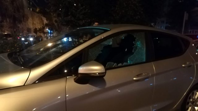 Kaza sonrası kadın sürücü, otomobile levye ile sadırdı iddiası