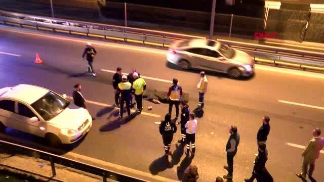 E-5 Karayolu'nda feci ölüm: Metrobüs üst geçidinden atlayan kadına otomobil çarptı E-5 Karayolu'nda feci ölüm: Metrobüs üst geçidinden atlayan kadına otomobil çarptı