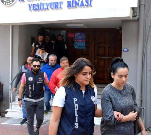 Türkiye'de 60 mağazası bulunan optikçiye sahte mal operasyonu Türkiye'de 60 mağazası bulunan optik firmasına sahte mal operasyonu