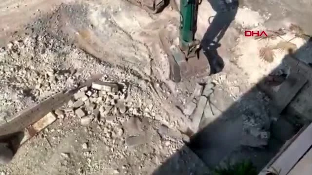 Barış Pınarı Harekatı bölgesinde PKK/YPG'li teröristlere ait tünel ve mevziler imha ediliyor