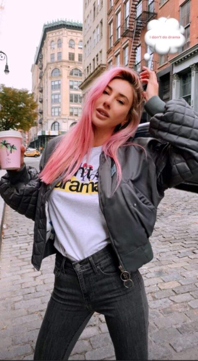 Canlı yayında mesajı ifşa olan Şeyma Subaşı, saçlarını pembeye boyattı